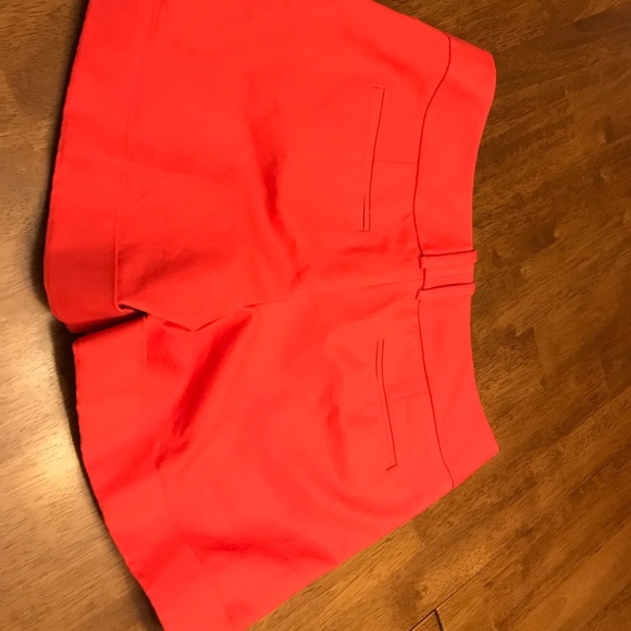 The Limited orange shorts with a cuff in size 8. - Picture 3 of 4